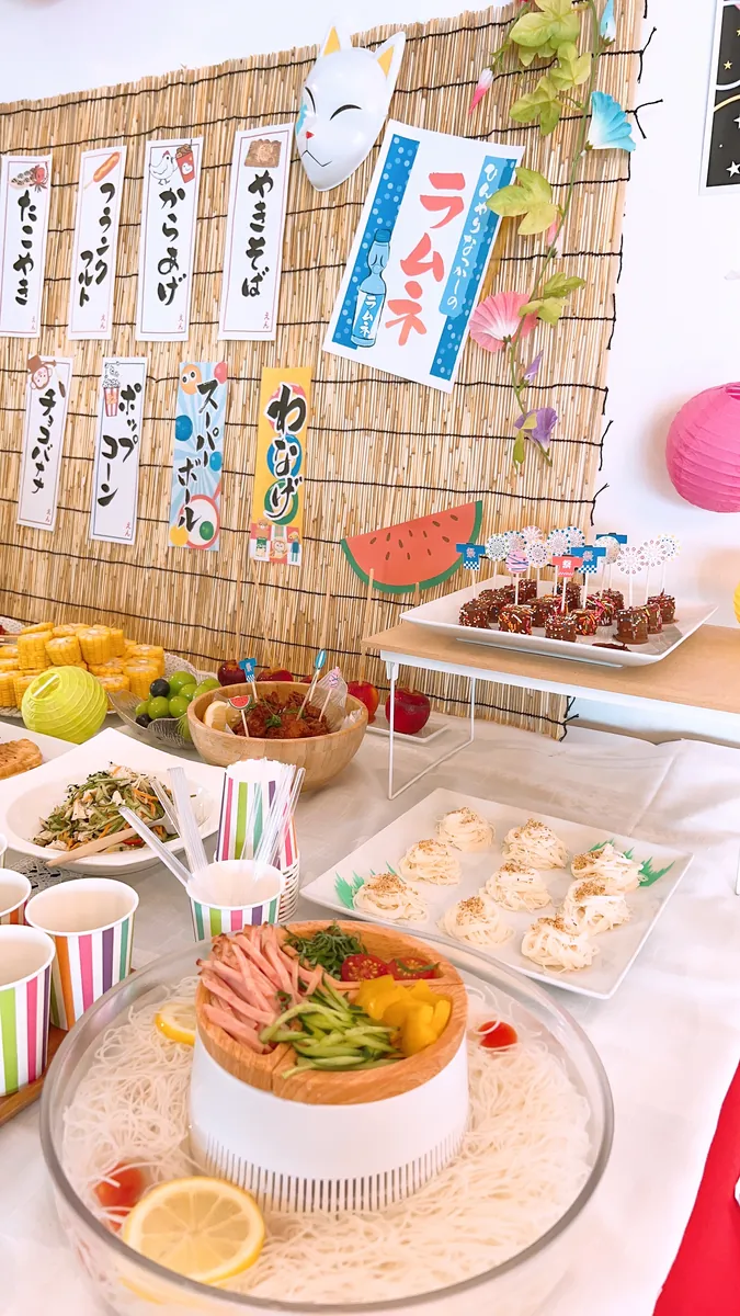 夏祭りテーマのホームパーティー。屋台風のお品書きとそうめん